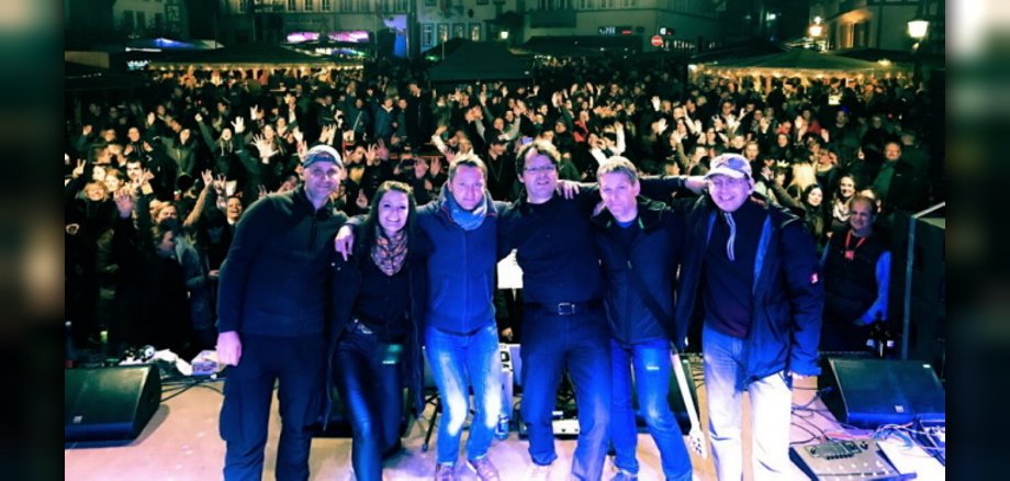 Souled Out vor ihrem Publikum auf dem Umstädter Marktplatz