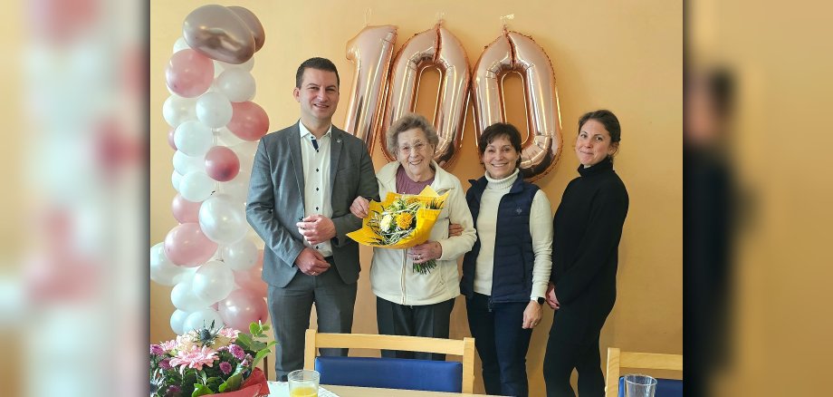 Geburtstag 100 Jahre Frau Volland