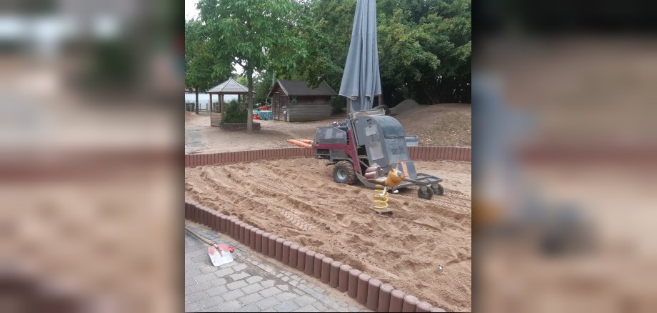 Sand wird maschinell gereinigt