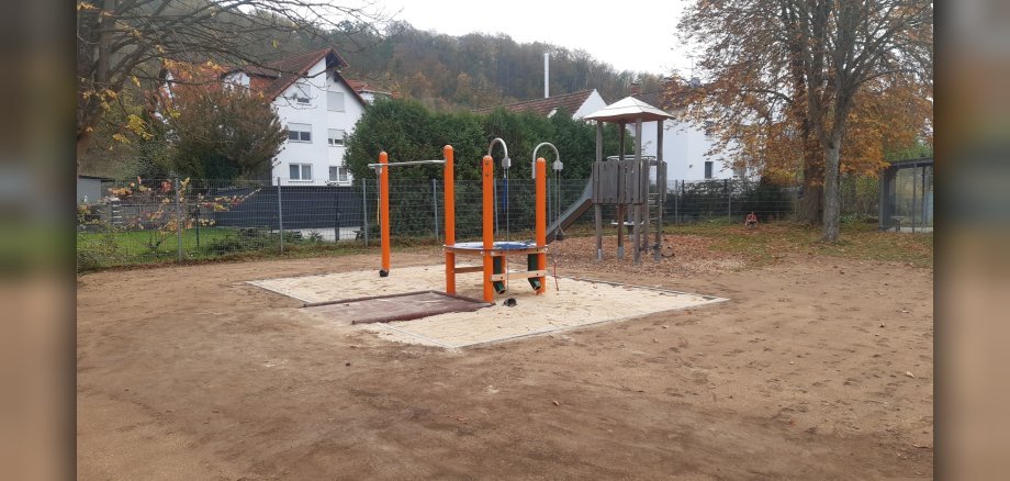 Neues Sandspielgerät auf dem Spielplatz